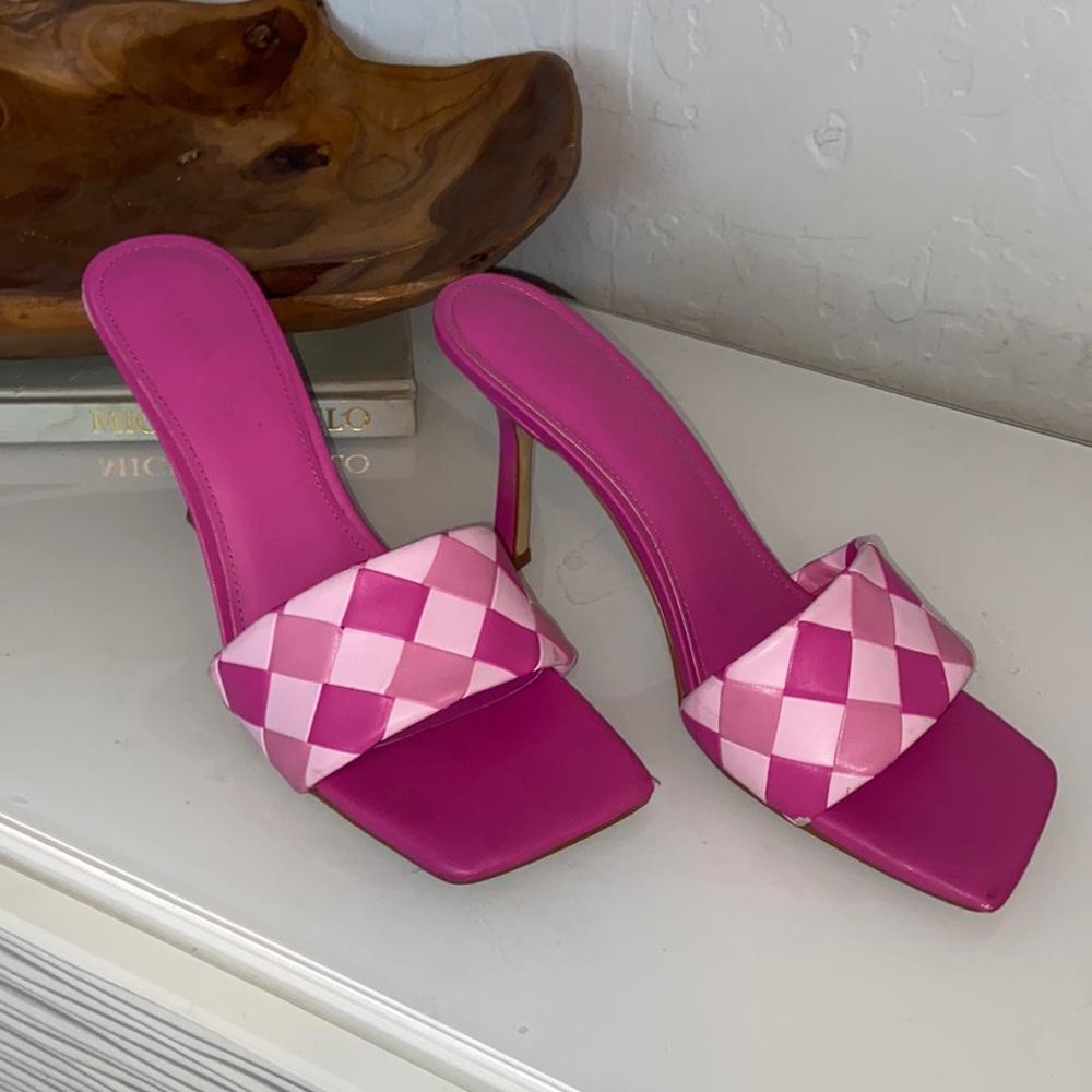 Cute pink Marc fisher heels